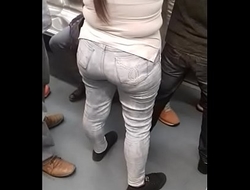 Milf culona en el metro de la ciudad de Mé_xico